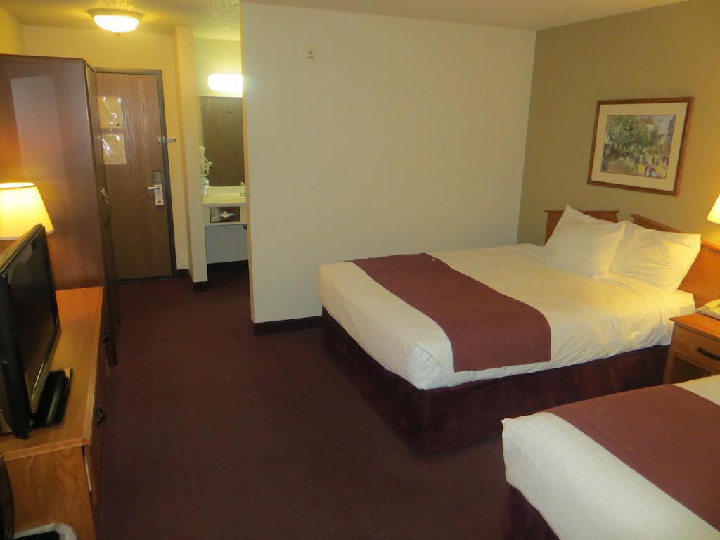 Americinn By Wyndham Manitowoc Room photo